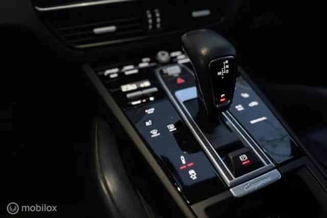 Porsche Cayenne (2023) thumbnail 23