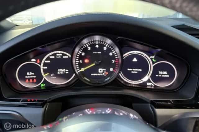 Porsche Cayenne (2023) thumbnail 32