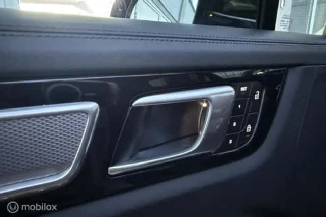 Porsche Cayenne (2023) thumbnail 34