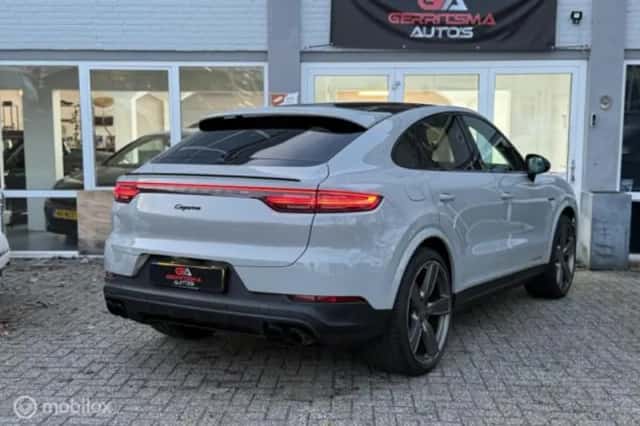 Porsche Cayenne (2023) thumbnail 36