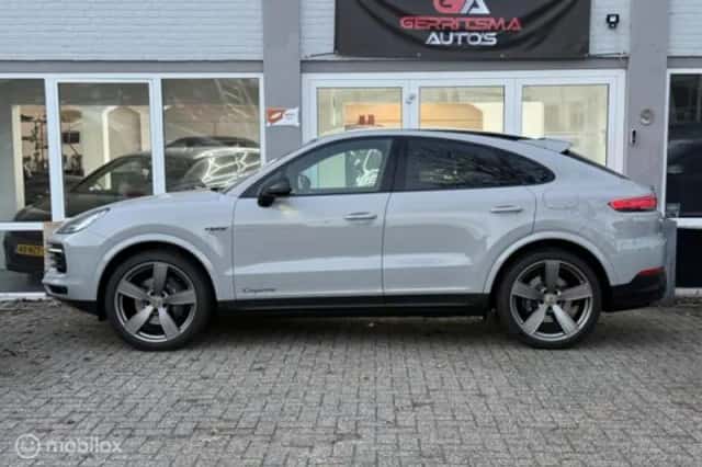 Porsche Cayenne (2023) thumbnail 5