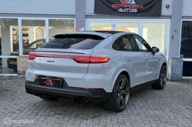 Porsche Cayenne (2023) thumbnail 6
