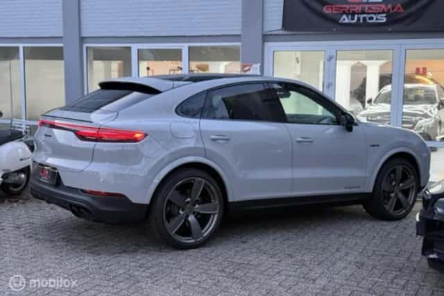 Porsche Cayenne (2023) thumbnail 7
