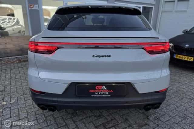 Porsche Cayenne (2023) thumbnail 8