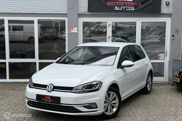 Volkswagen Golf (2022) — foto 1