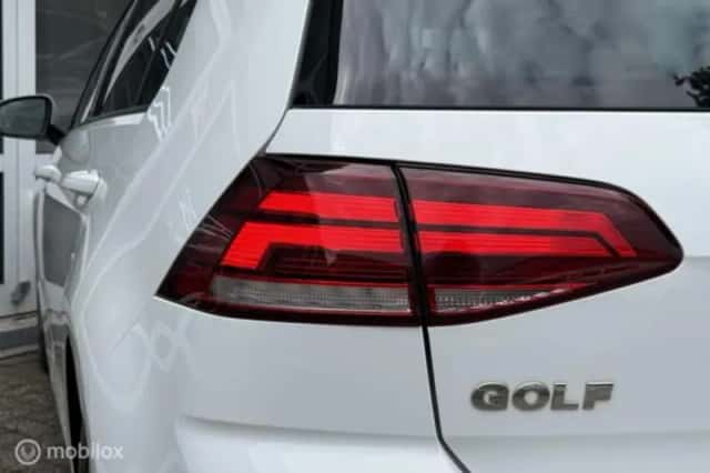 Volkswagen Golf (2022) thumbnail 12