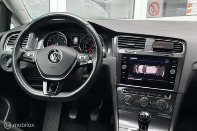 Volkswagen Golf (2022) thumbnail 18