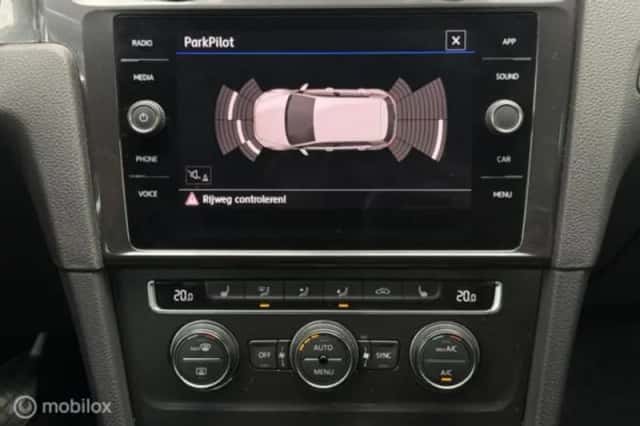 Volkswagen Golf (2022) thumbnail 22