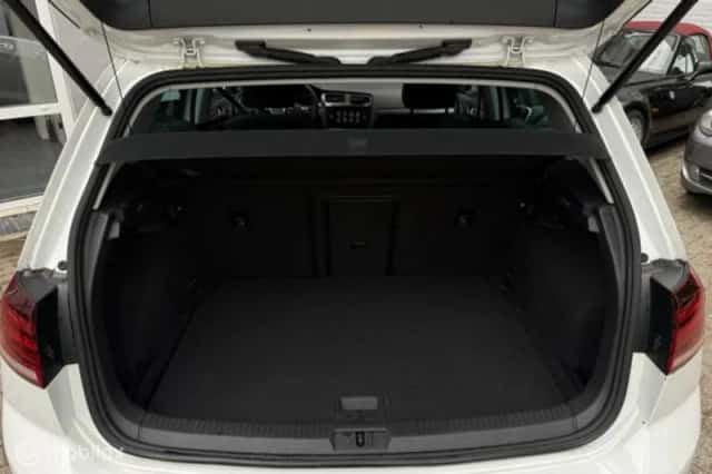 Volkswagen Golf (2022) thumbnail 29