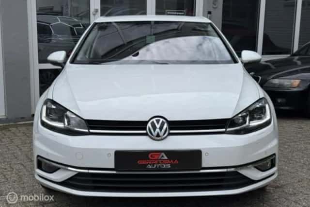 Volkswagen Golf (2022) thumbnail 5
