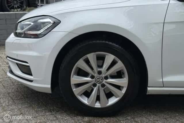 Volkswagen Golf (2022) thumbnail 7