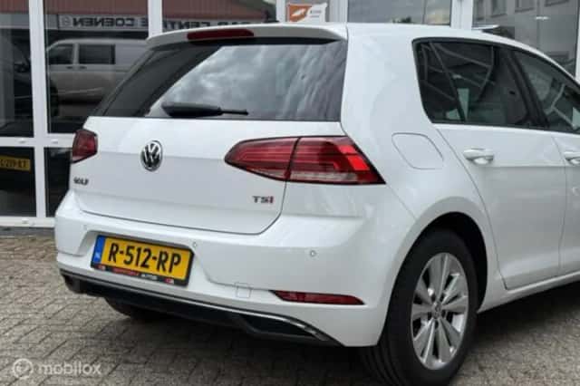 Volkswagen Golf (2022) thumbnail 10