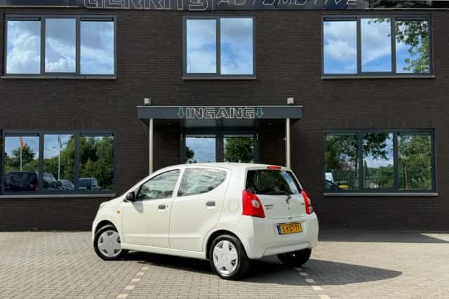 Suzuki Alto (2011) thumbnail 3