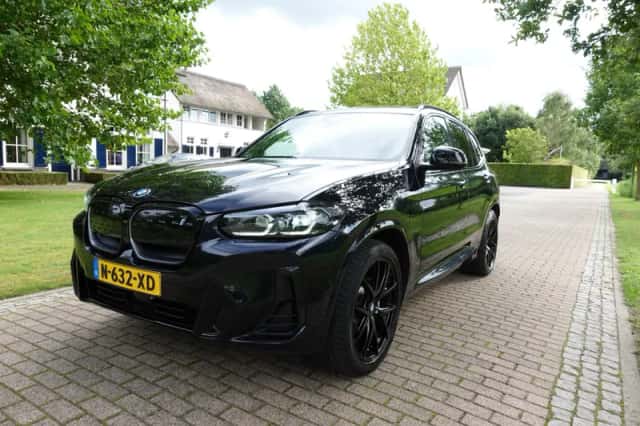 BMW iX3 (2021) thumbnail 2