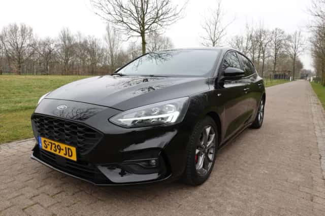 Ford Focus (2021) thumbnail 3