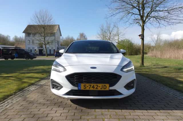 Ford Focus (2021) thumbnail 2