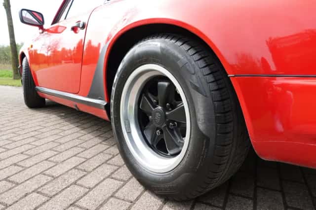 Porsche 911 (0) thumbnail 5
