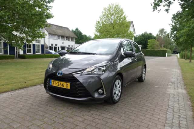 Toyota Yaris (2018) thumbnail 2