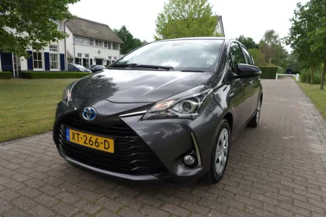 Toyota Yaris (2018) thumbnail 3