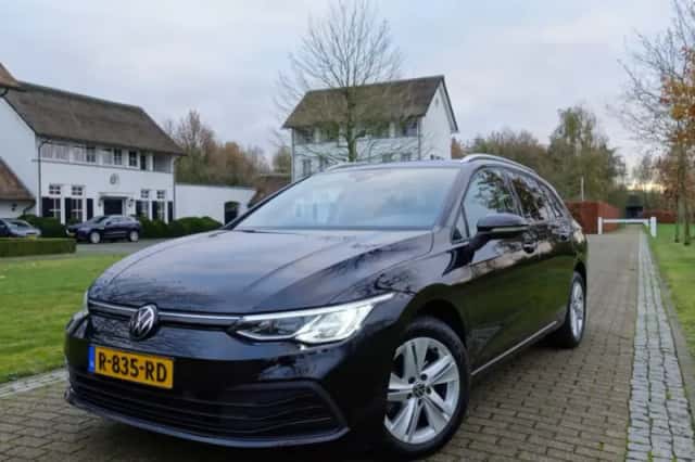 Volkswagen Golf (2022) thumbnail 1