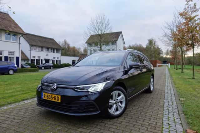 Volkswagen Golf (2022) thumbnail 1