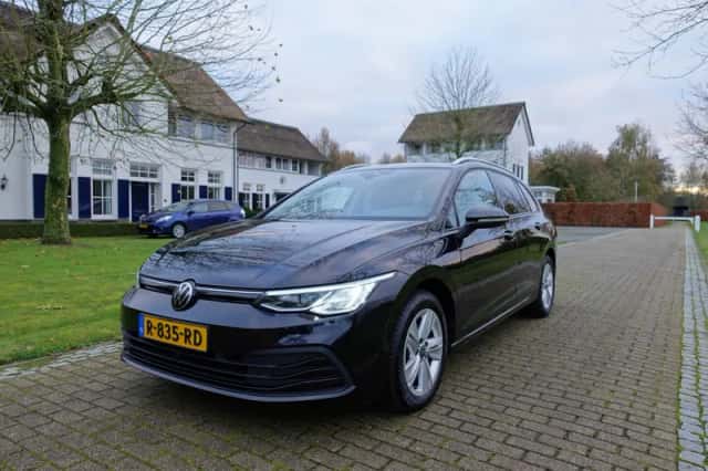 Volkswagen Golf (2022) thumbnail 3