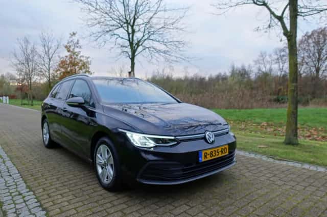 Volkswagen Golf (2022) thumbnail 3