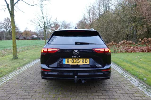 Volkswagen Golf (2022) thumbnail 6
