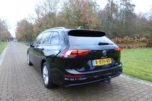 Volkswagen Golf (2022) thumbnail 6