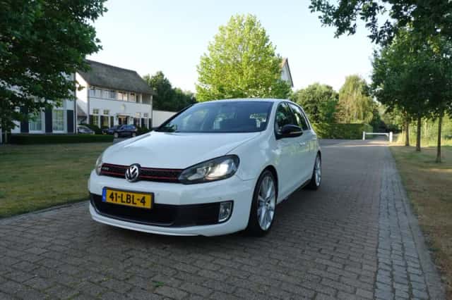 Volkswagen Golf (2010) thumbnail 3
