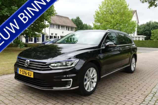 Volkswagen Passat (2016) thumbnail 1