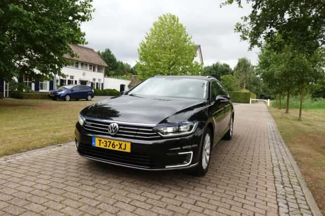 Volkswagen Passat (2016) thumbnail 3