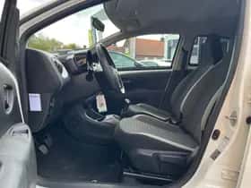 Toyota Aygo (2018) thumbnail 35