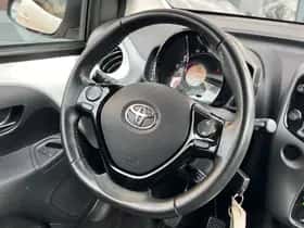 Toyota Aygo (2018) thumbnail 45