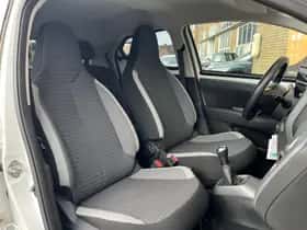 Toyota Aygo (2018) thumbnail 6