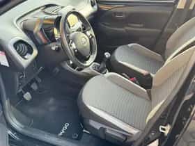 Toyota Aygo (2018) thumbnail 12