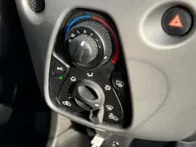 Toyota Aygo (2018) thumbnail 29