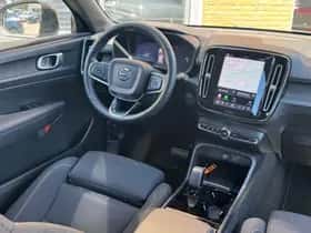 Volvo XC40 (2022) thumbnail 3