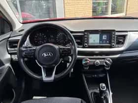 Kia Stonic (2019) thumbnail 12