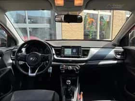 Kia Stonic (2019) thumbnail 3
