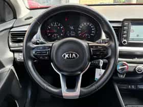 Kia Stonic (2019) thumbnail 32