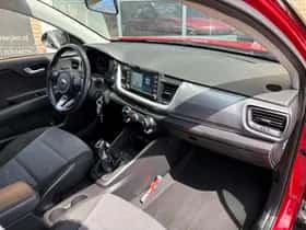 Kia Stonic (2019) thumbnail 37
