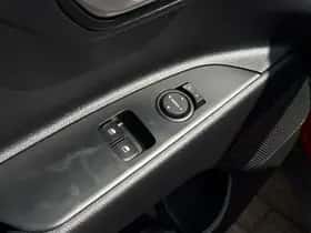 Kia Stonic (2019) thumbnail 42