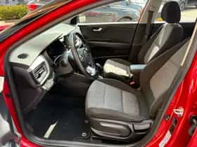 Kia Stonic (2019) thumbnail 50