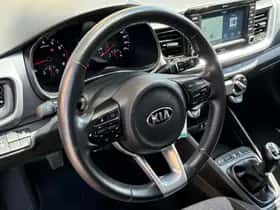Kia Stonic (2019) thumbnail 9