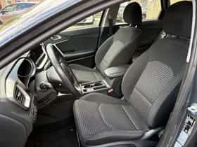 Kia Ceed (2023) thumbnail 2