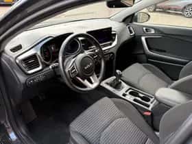Kia Ceed (2023) thumbnail 4