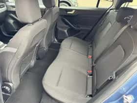 Ford Focus (2022) thumbnail 23