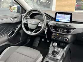 Ford Focus (2022) thumbnail 4