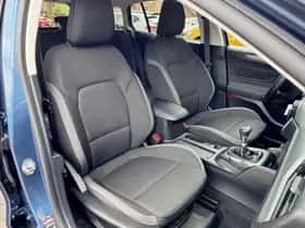 Ford Focus (2022) thumbnail 8